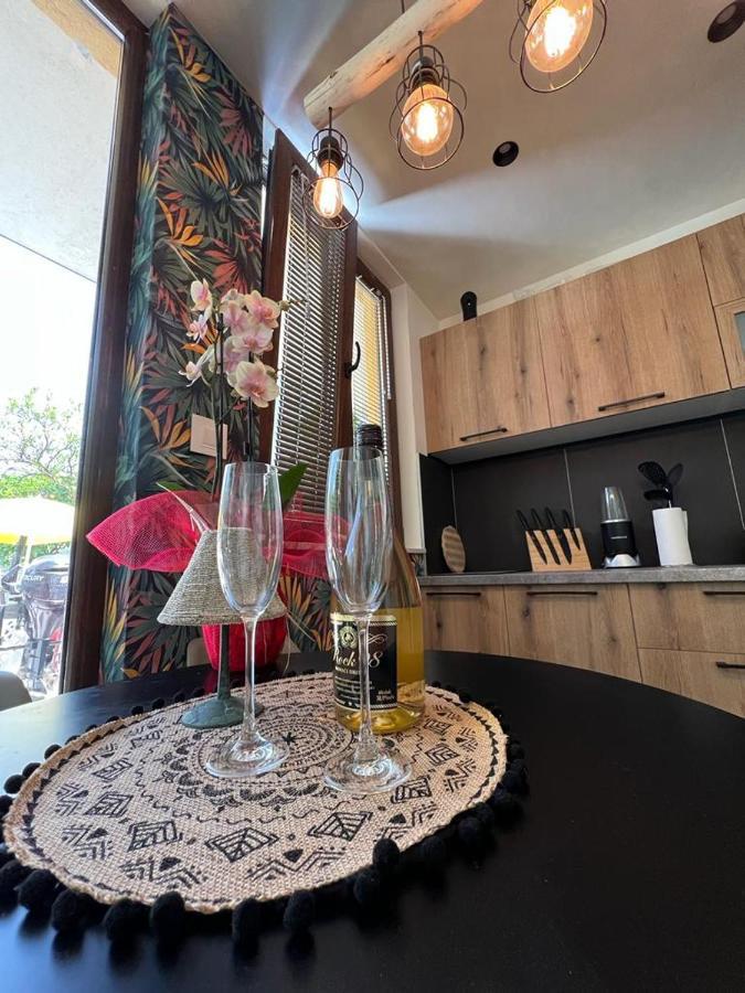 Studio Apartmani Vukasin Tivat Exteriör bild