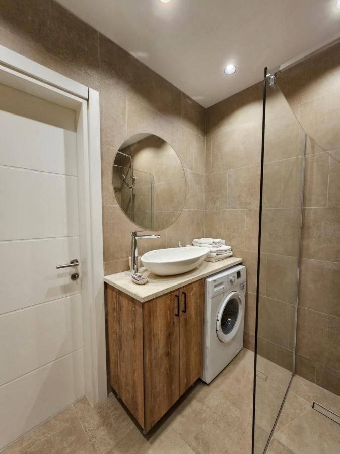Studio Apartmani Vukasin Tivat Exteriör bild