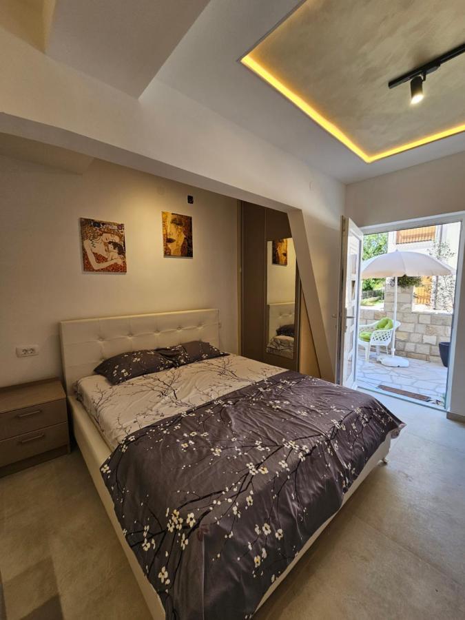 Studio Apartmani Vukasin Tivat Exteriör bild