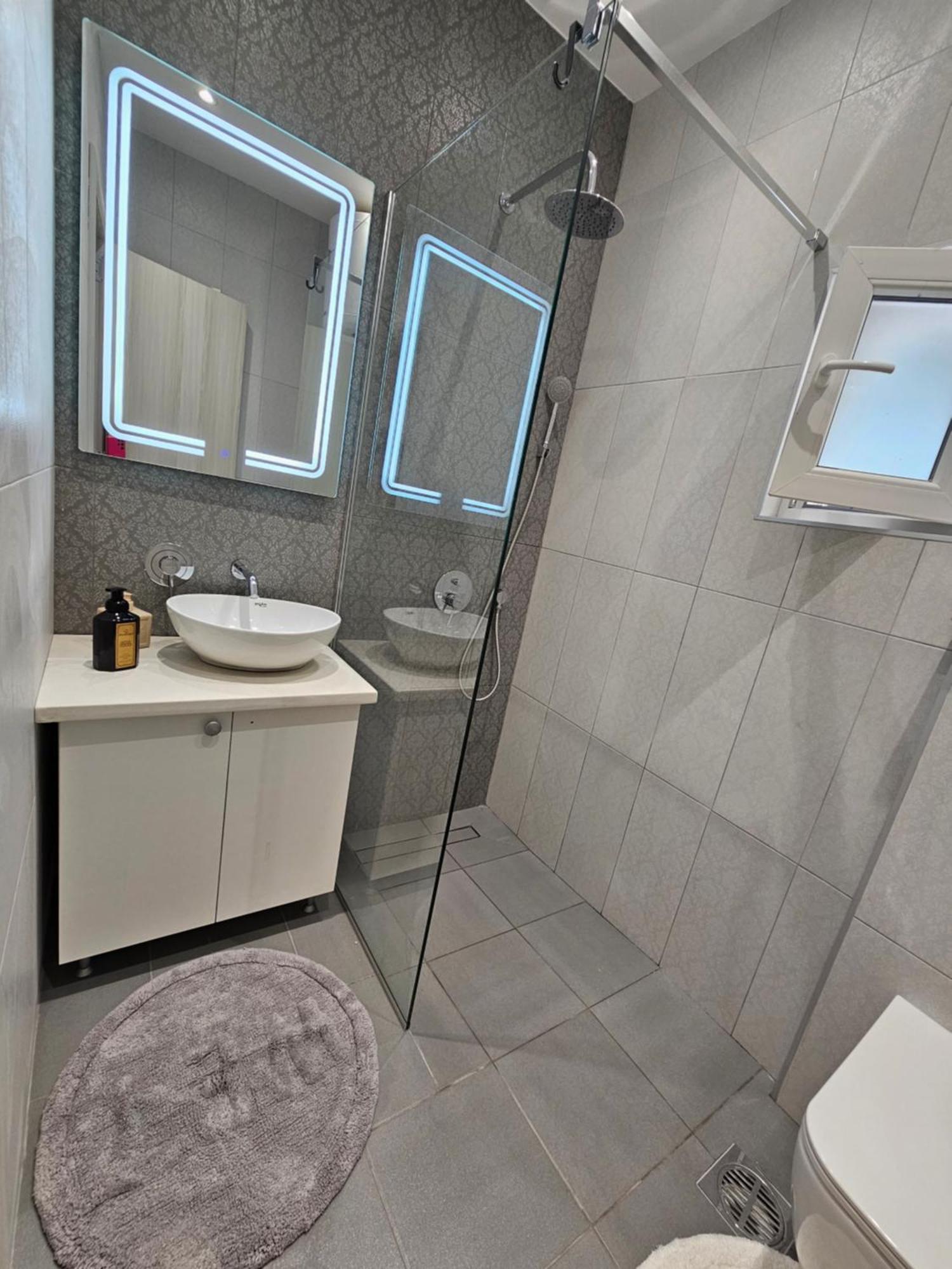 Studio Apartmani Vukasin Tivat Exteriör bild