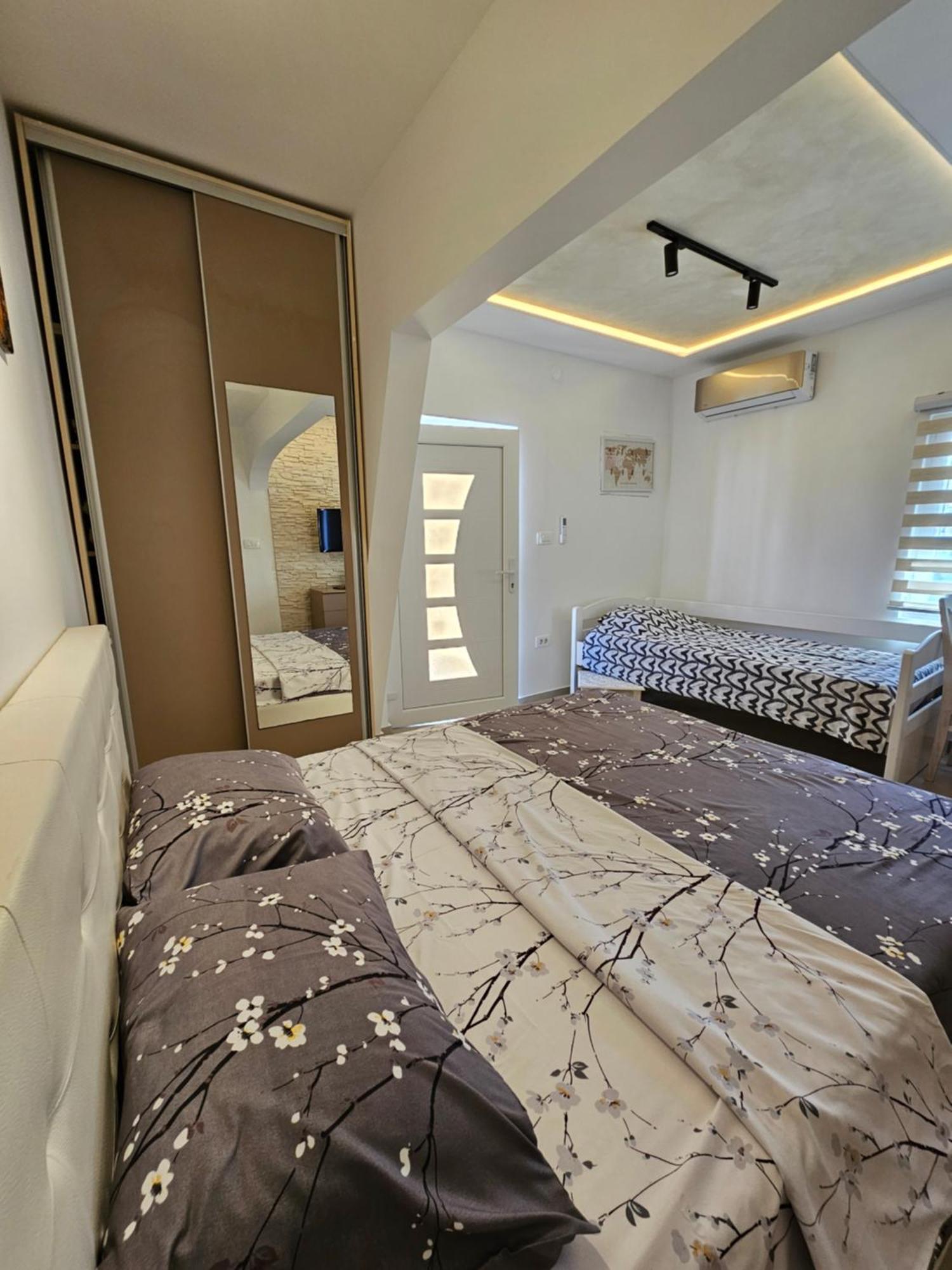 Studio Apartmani Vukasin Tivat Rum bild