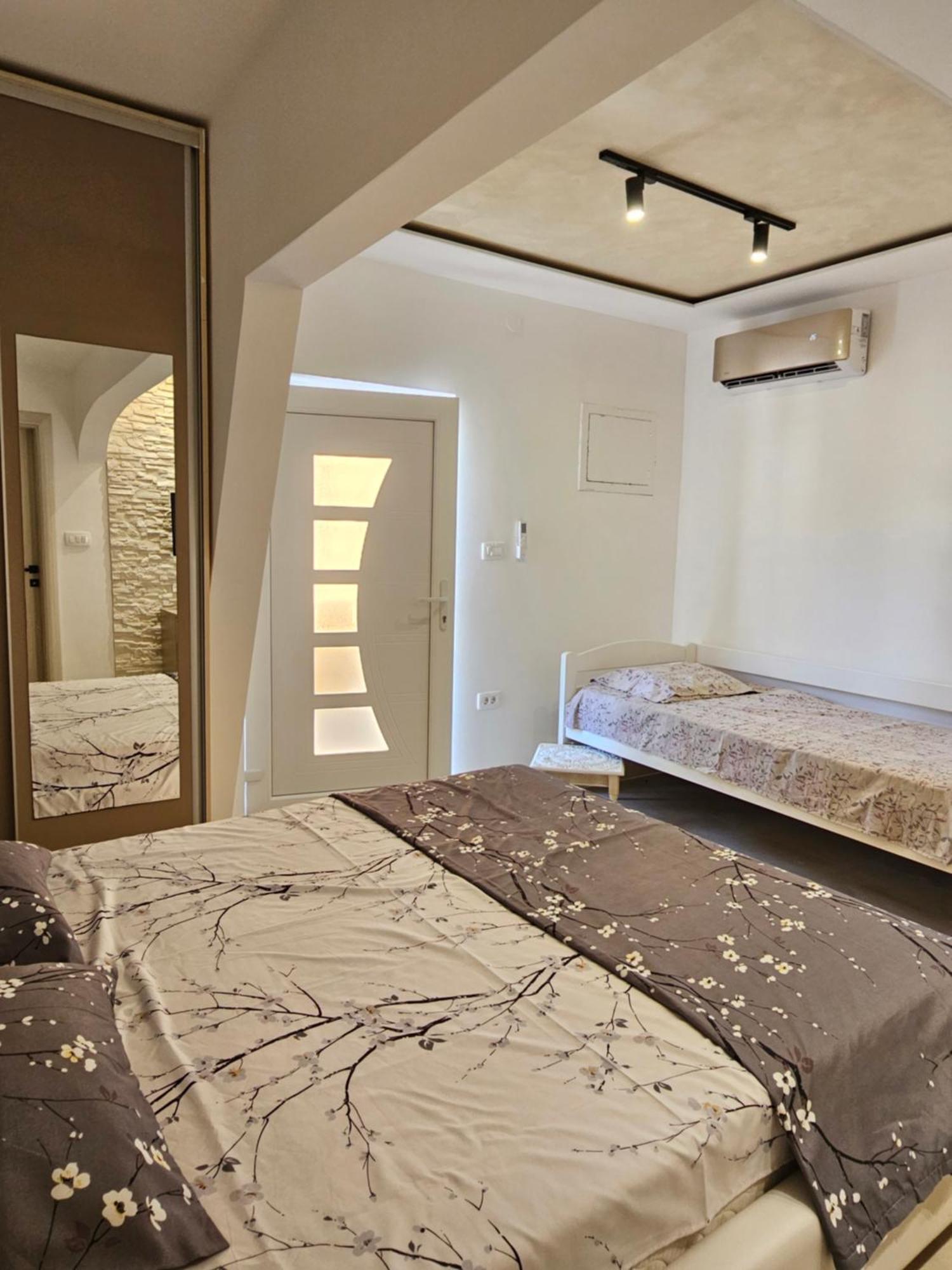 Studio Apartmani Vukasin Tivat Rum bild