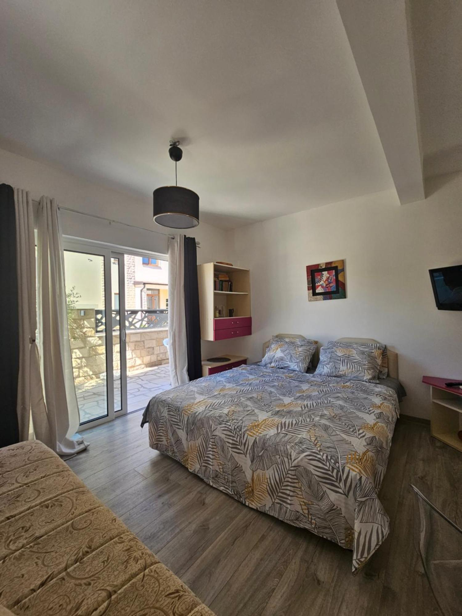 Studio Apartmani Vukasin Tivat Exteriör bild