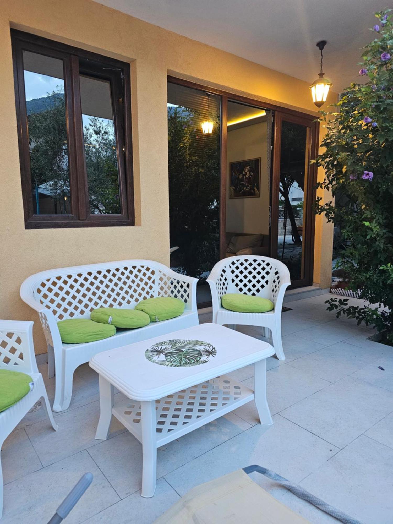 Studio Apartmani Vukasin Tivat Exteriör bild