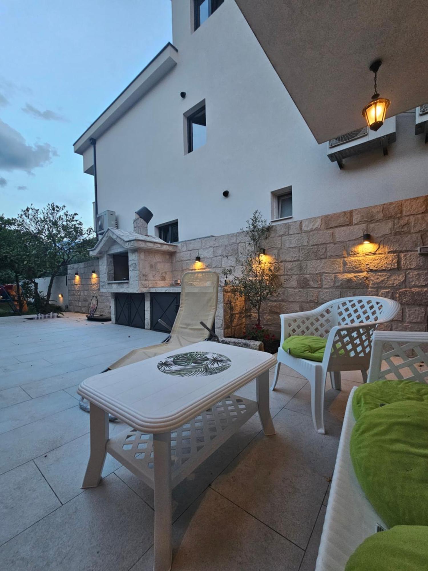 Studio Apartmani Vukasin Tivat Exteriör bild